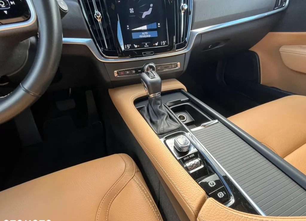 Volvo V90 Cross Country cena 122900 przebieg: 188000, rok produkcji 2019 z Cieszanów małe 781